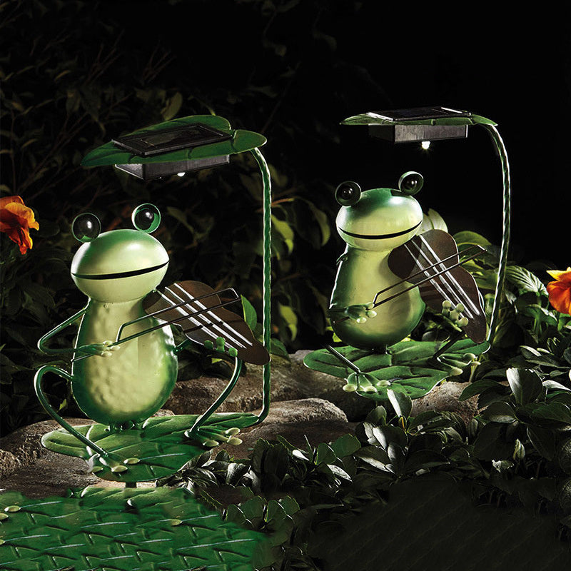 A whimsical solar-powered outdoor lawn lamp designed as a charming frog garden decoration with a ground plug. Perfect for illuminating gardens, pathways, or lawns while adding a playful touch to outdoor spaces.